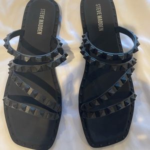 Steve Madden Skylar Studded Rubber Sandal! Size 7.5